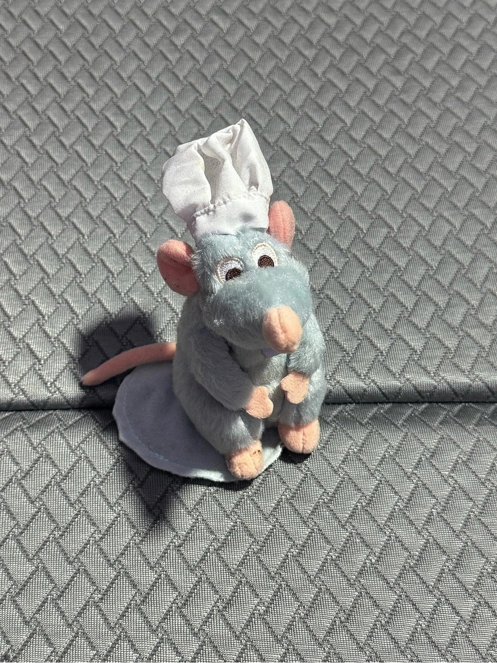 Disney Magnetic Shoulder Plush - Ratatouille - Remy Blue & Pink Chef Rat
